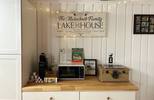 Indian Lake Ski Chalet | Cozy Indian Lake Chalet on Golf Course w/Arcade Game Room. Close to flight 93