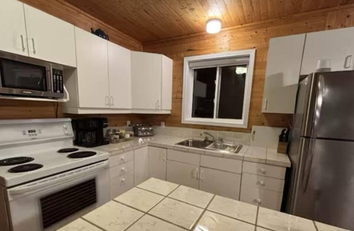 St. Charles Cottage | COZY LAKE FRONT COTTAGE ON NEPEWASSI LAKE