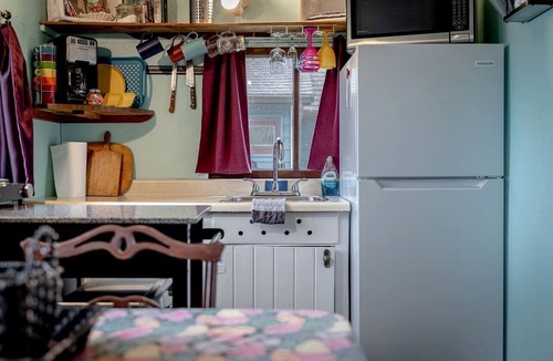 Leamington Cabin | Cozy Lake Tiny House Incredible to Create New Memories in Ontario