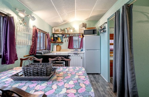Leamington Cabin | Cozy Lake Tiny House Incredible to Create New Memories in Ontario
