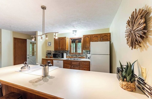 Cheat Lake House | Cozy Lakeside Townhouse