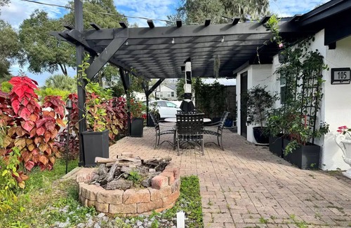 Valrico House | Cozy little White House