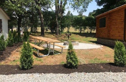 White Cabin | Cozy Log Cabin #4 Minutes from Seven Springs and Hidden Valley!