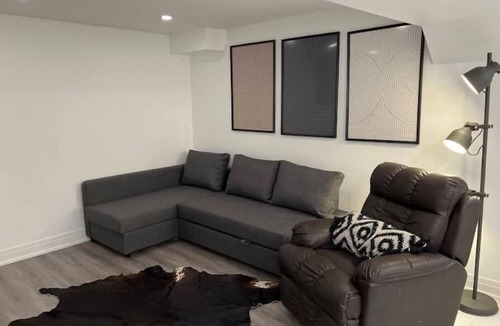 Lisgar House | Cozy Modern Basement apartment in Mississauga near all the happening places.
