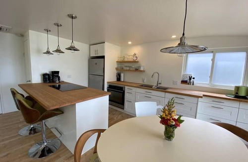 Inverhuron Cottage | Cozy modern cottage on the beach