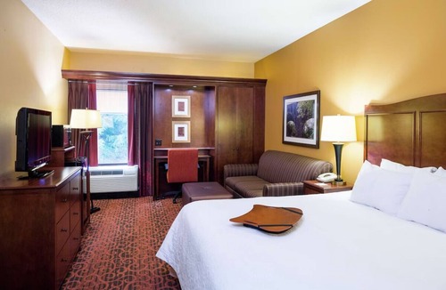 Selinsgrove Hotel | Cozy & Modern Home Base Near Susquehanna River Attractions! Parking