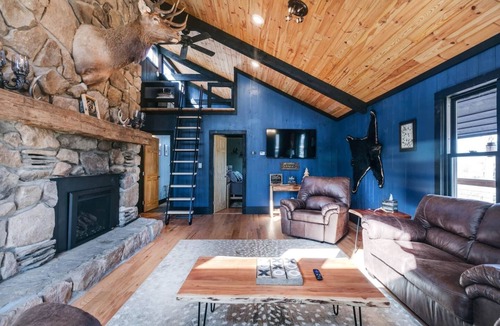 Galeton House | Cozy Mountain Cabin, dark skies, and great views!