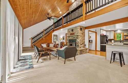 Jefferson Township House | Cozy Mountain Chalet Amid Brilliant Fall Colors
