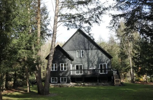 Bracebridge Cottage | Cozy Muskoka Waterfront Cottage - Hot tub & Fenced In Yard