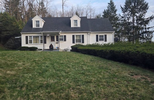 Southmont House | Cozy newly renovated unit in a delightful hilltop with AC near Hospital