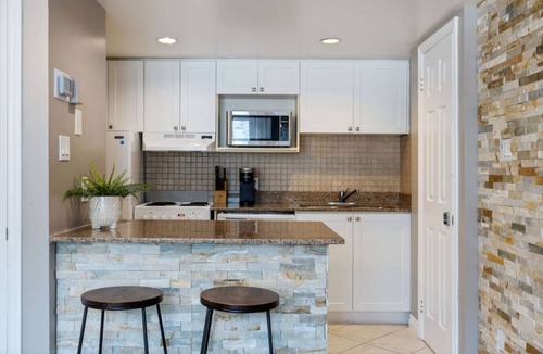 Craigleith Condo | Cozy North Creek Studio: Pool, Hot Tub, Tennis!