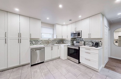 Durham Region House | Cozy Oasis in Oshawa! Spacious 3-bedroom, 1-bathroom apartment.