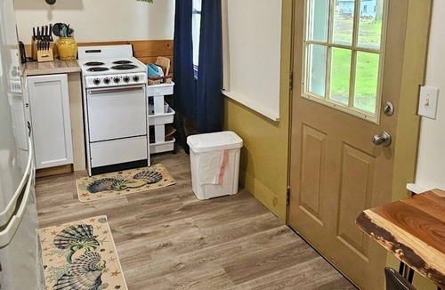 Verona Beach House | Cozy Oneida Lake Getaway: Steps to Sylvan Beach!