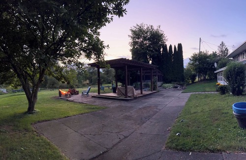 Phoenix House | Cozy Oswego River Area Basement Suite Sunroom & Hot Tub in Phoenix NY