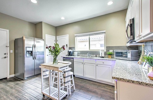 Peoria Apartment | Cozy Peoria Apartment - Golf, Hike & Bike!