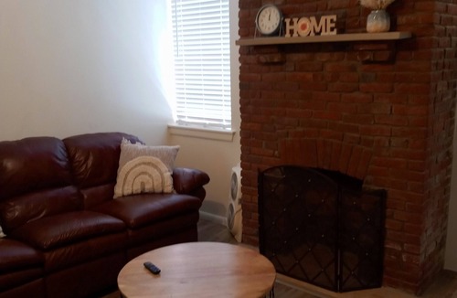 Pittsburgh Apartment | Cozy private apartment with short walk to Stadium and restaurants.