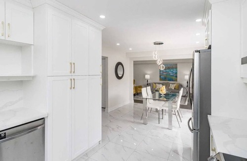 Brampton House | Cozy Private Bedroom in Dog-Loving Home – Meet Leo, Our Friendly Lab!