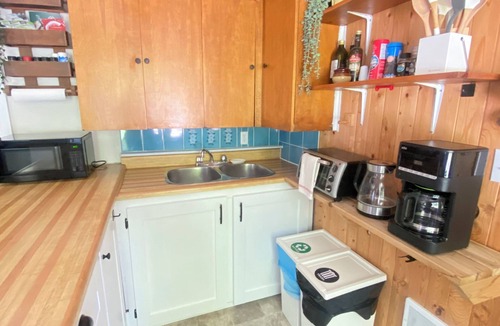 Lion's Head Cottage | Cozy/private cabin located in Lions head beside Bruce trail!