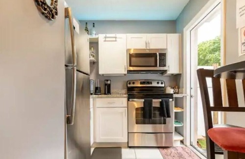 Fairvilla House | Cozy Private Entry Apt w/Full Size Kitchen