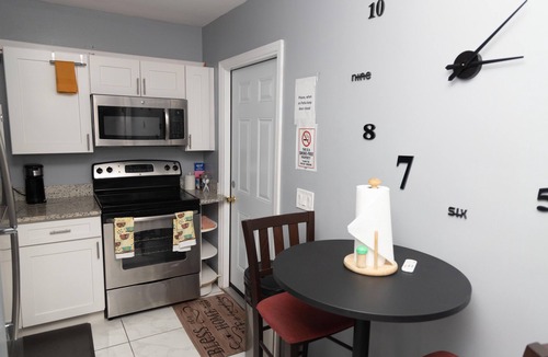 Fairvilla House | Cozy Private Entry Apt w/Full Size Kitchen