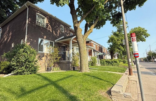Briar Hill - Belgravia House | Cozy Private Room in Forest Hill | Second Floor | 28+ Day Stays Only