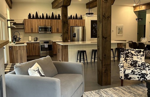 Flesherton House | Cozy Retreat at the Flesherton Mill. Waterfall and River included;-) n