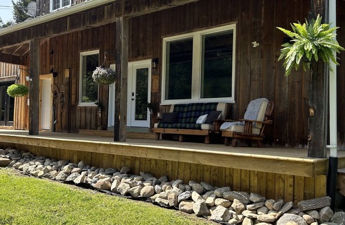 Flesherton House | Cozy Retreat at the Flesherton Mill. Waterfall and River included;-) n