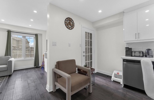 Brampton House | Cozy Retreat Newly Renovated House Central Brampton