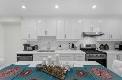 Brampton House | Cozy Retreat Newly Renovated House Central Brampton
