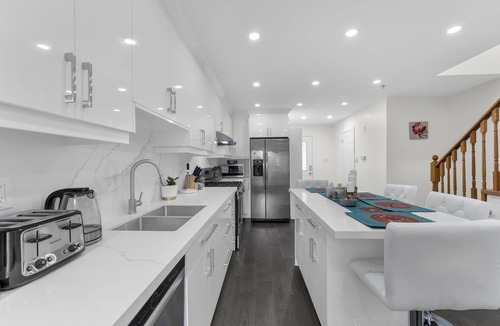 Brampton House | Cozy Retreat Newly Renovated House Central Brampton