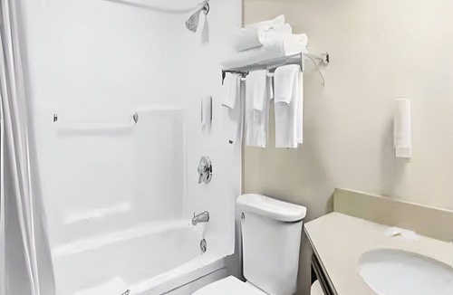 Cranberry Township Hotel | Cozy Retreat Near Pittsburgh & Local Attractions