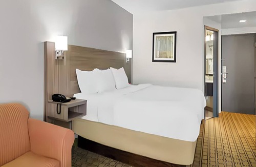 Cranberry Township Hotel | Cozy Retreat Near Pittsburgh & Local Attractions
