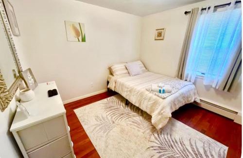 Town of Union House | Cozy Room Near BU, UHS, Lourdes Queen Bed Office
