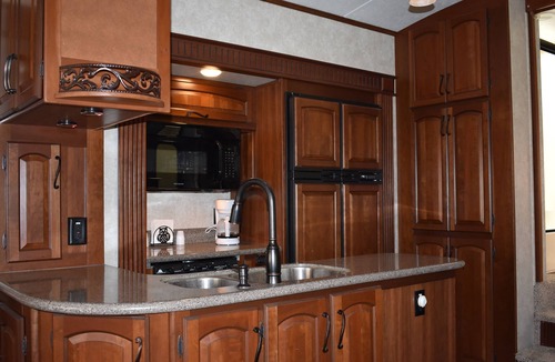 Lake Placid House | Cozy RV in Wonderful Lake Placid with WiFi, AC, fitness room