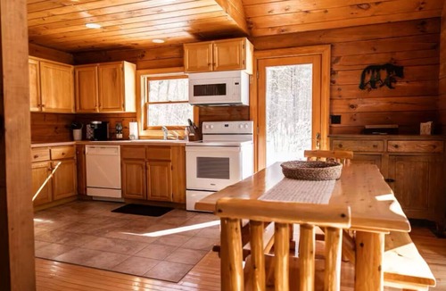 Bodines Cabin | Cozy Secluded 3 BR Log Cabin with Hot Tub and Wood Burning Fireplace!