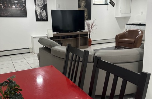 Englewood Apartment | Cozy Spacious Guest Suite 15 minutes from NYC