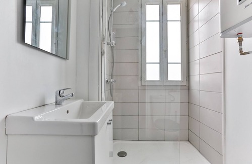 Neuilly-Plaisance Condo | Cozy studio near Paris and Disneyland RER A