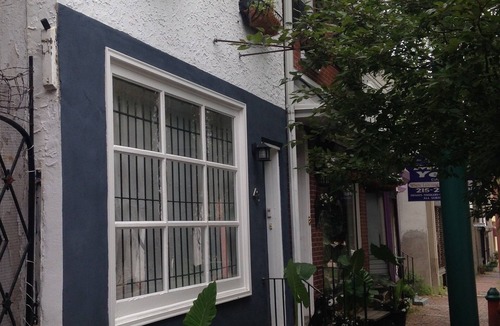 Germantown Apartment | Cozy studio on a pedestrian street in historic West Germantown in Philadelphia
