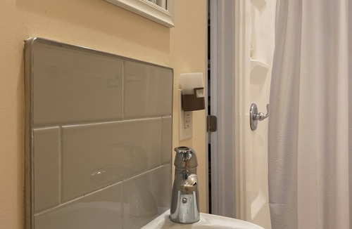 Germantown Apartment | Cozy studio on a pedestrian street in historic West Germantown in Philadelphia