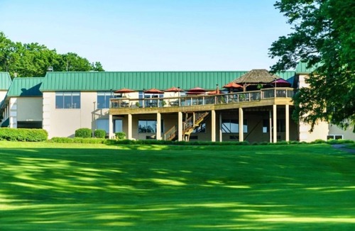 Cheat Lake Apartment | Cozy Studio w Indoor Pool at Lakeview Golf Resort