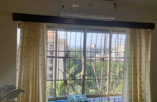 Versova Apartment | Cozy Top-Floor Apartment with Sea Breeze