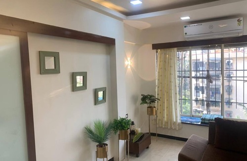 Versova Apartment | Cozy Top-Floor Apartment with Sea Breeze