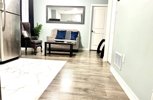 Brampton House | Cozy two bedroom apartment close to Downtown