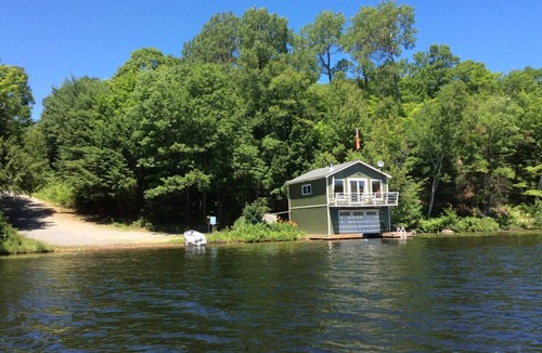 Seguin Cottage | Cozy Upper Boathouse For Rent