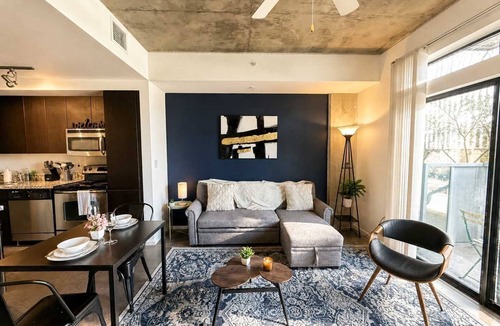 Evans Churchill Apartment | Cozy Urban Retreat | Heart of Phoenix + Parking