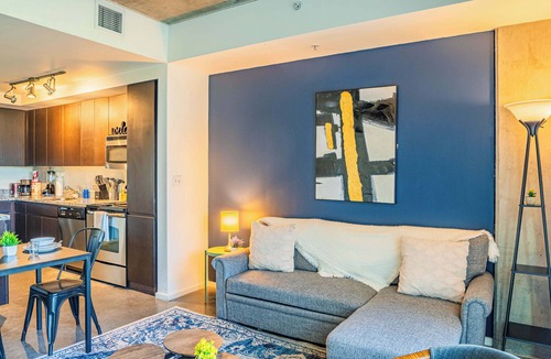 Evans Churchill Apartment | Cozy Urban Retreat | Heart of Phoenix + Parking