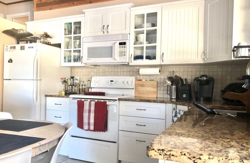 Kearney Cottage | Cozy Waterfront Cottage near Huntsville, Algonquin park