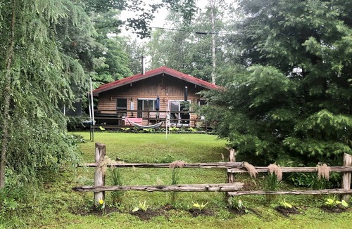 Kearney Cottage | Cozy Waterfront Cottage near Huntsville, Algonquin park