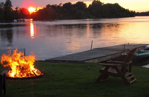 Puslinch Cottage | Cozy Waterfront on Puslinch Lake