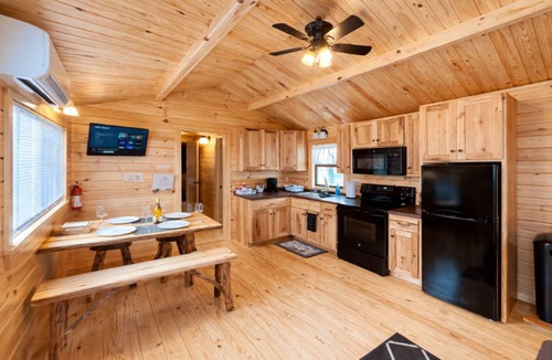 Hector Cabin | Cozy Wine Cabin escape with Breathtaking Views 5